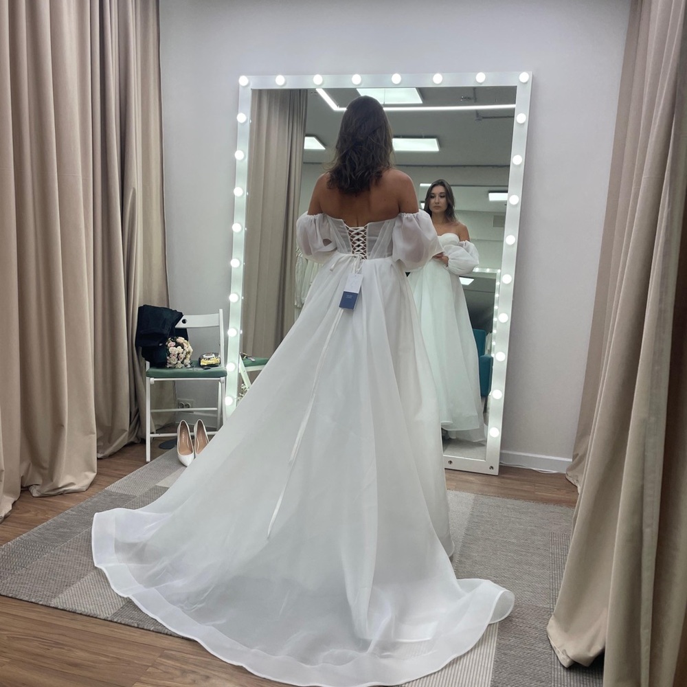 Romantic Off-Shoulder White Bridal Gown with Sheer Puff Sleeves - Picture 2 of 5